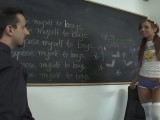 Vidéo porno mobile : Étudiante baisée par le concierge de son bahut